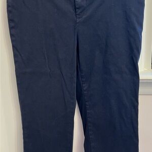 LILA RYAN Women’s Navy Capris